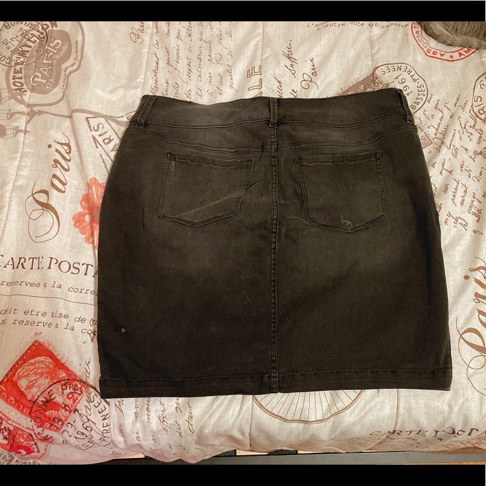 Torrid black distressed skirt